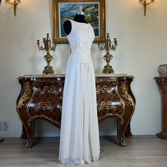 Women’s formal embroidery bodice mother of bride dress - Picture 4 of 6